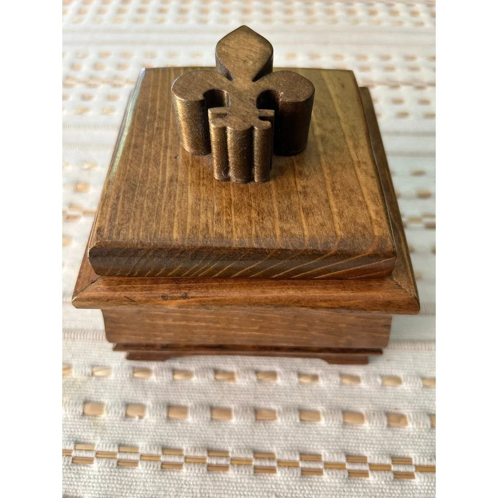 Vintage wooden box‎